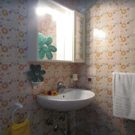 In A Seafront Building-beahost Διαμέρισμα Μπιμπιόνε