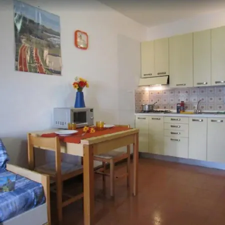 In A Seafront Building-beahost * Μπιμπιόνε