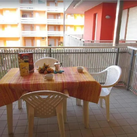 In A Seafront Building-beahost * Μπιμπιόνε