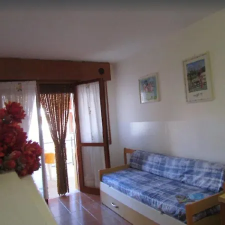 Διαμέρισμα In A Seafront Building-beahost *